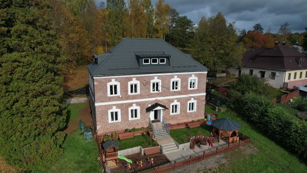 Lehk� plechov� krytiny SATJAM kombinuj� malou hmotnost a rychlou pokl�dku a...