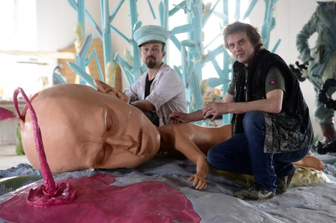 Snímky bruselské sochy skupiny Pode Bal