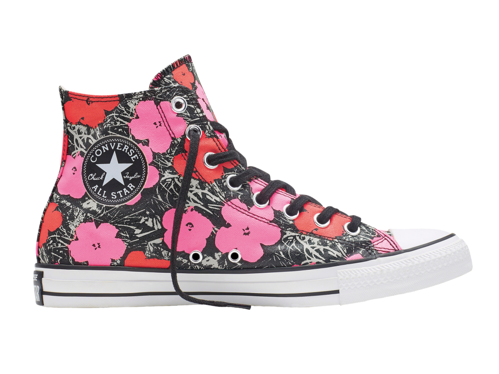 Ikonické tenisky Converse Slavný popartový obraz Flowers od Andyho Warhola najdete v nové kolekci ikonických tenisek Converse. Díky reflexním prvkům ve tmě září.
Cena 2090 Kč.