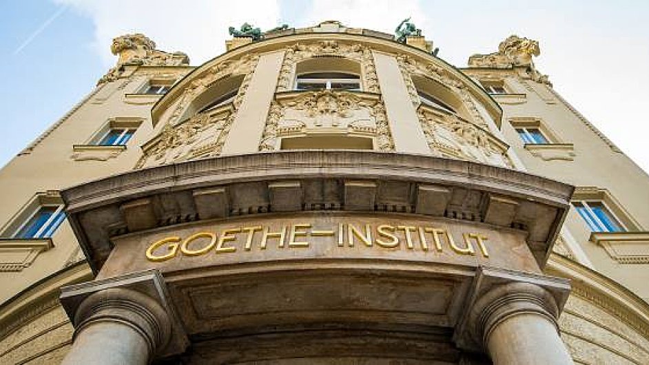 Goethe-Institut má poboèky na všech kontinentech, v Praze sídlí na Masarykovì nábøeží (na snímku).