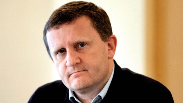 �NB potvrdila milionovou pokutu pro Miroslava Motejlka za manipulaci s cenou akci&iacute; O2. Podnikatel se bude soudit