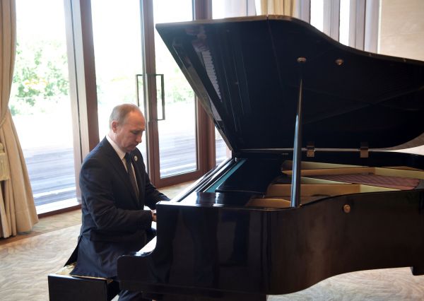 Vladimir Putin, piano