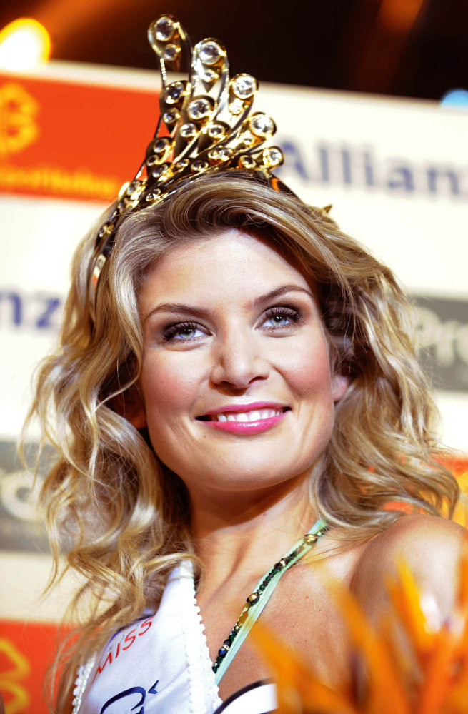 Česká Miss 2009 - Iveta Lutovská, provdaná Vítová. Modelka, moderátorka zpravodajství v TV Nova.