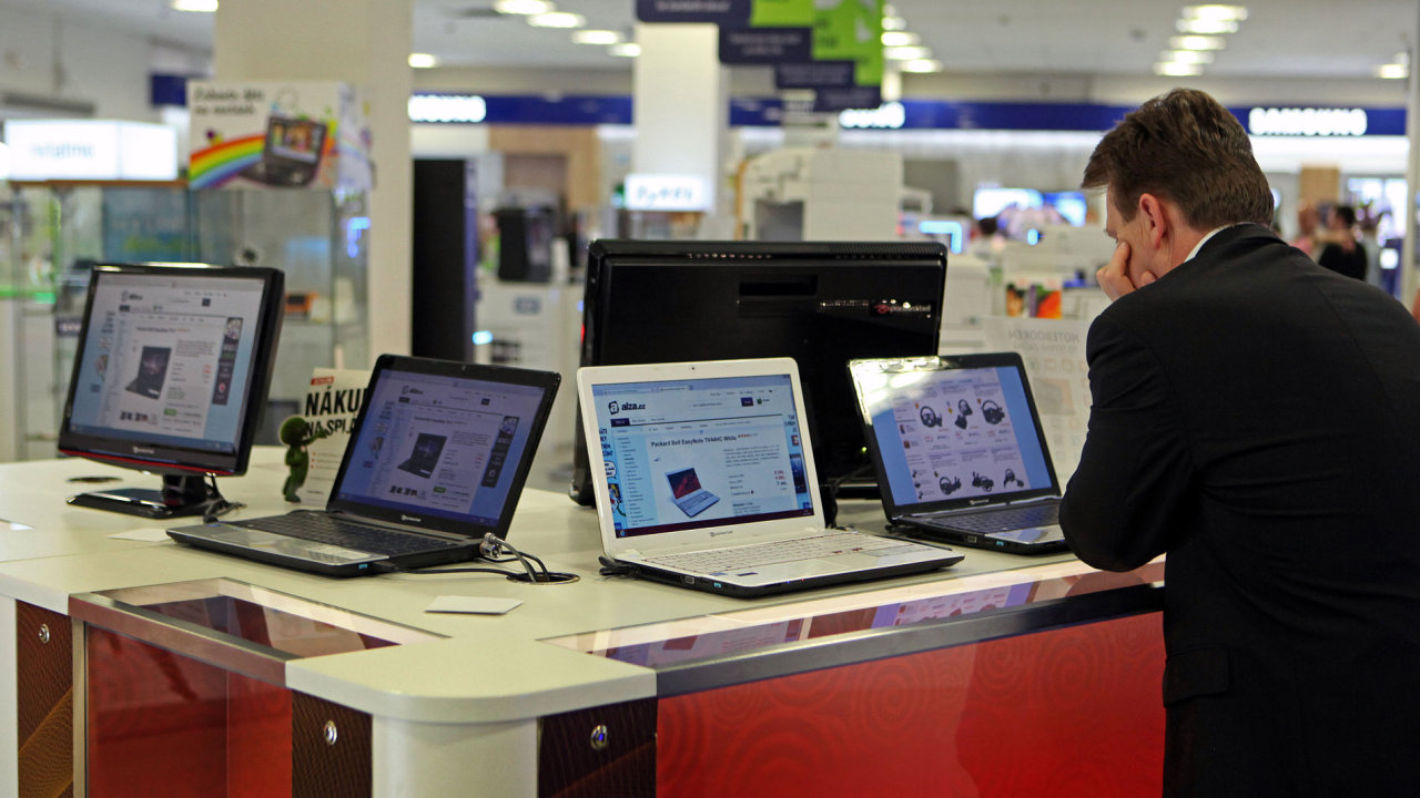 Levné laptopy s operaèním systémem Windows 8.1 v obchodech podraží - Ilustraèní foto