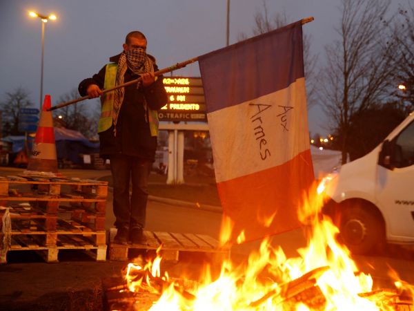 Ob�ansk&eacute; nepokoje. Francie je zachv&aacute;cena protesty, prezident Emmanuel Macron nem&aacute; dobrou pozici.