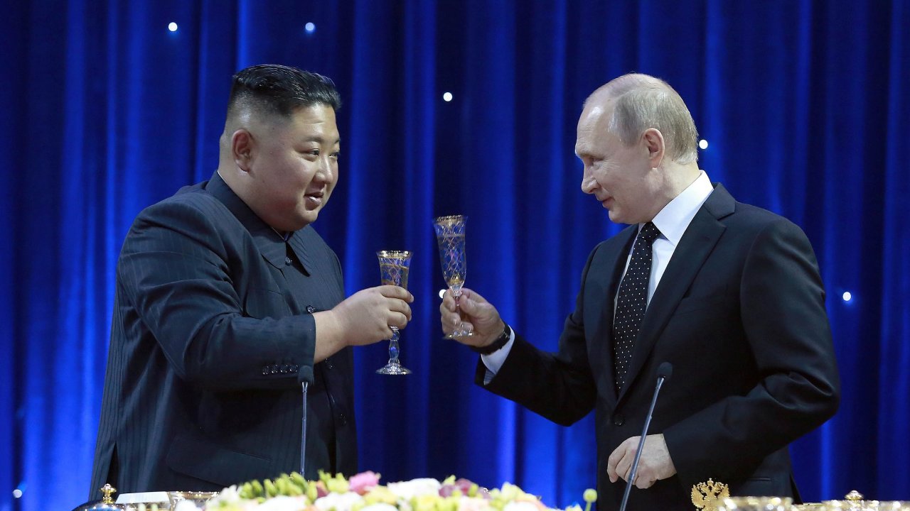 Kim ong-un a Vladimir Putin ve Vladivostoku.