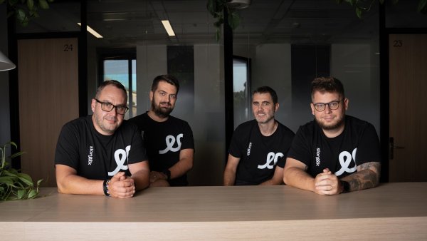 Sloneek Management LR