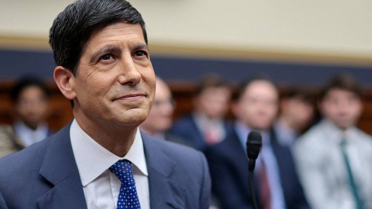 Fed �ek� pod nov�m ��fem dal�� jedn�n� o sazb�ch. Kevin Warsh ale nen� o...