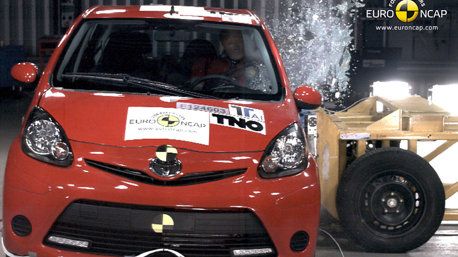 Toyota Aygo pi crash testu