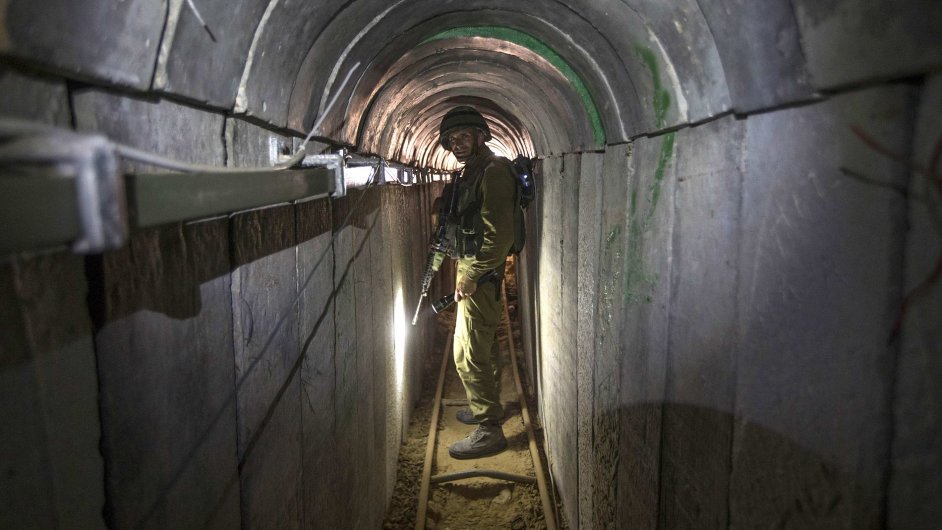 Izraelsk vojk v tunelu Hamsu