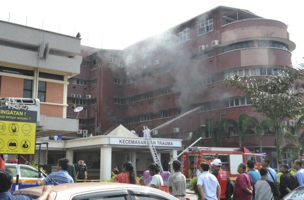 Pi poáru v nemocnici v Malajsii zemelo šest lidí