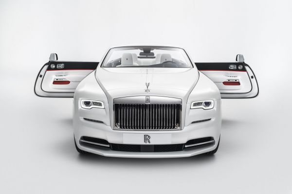Rolls-Royce postavil pepychový kabriolet.