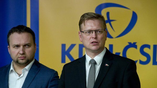 Jure�ka nebude kandidovat proti B�lobr&aacute;dkovi na post p�edsedy KDU-�SL. Nechci &scaron;t�pit stranu, �&iacute;k&aacute;