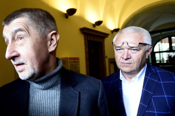 Andrej Babiš a Jaroslav Faltýnek pijídjí na jednání s hnutím STAN