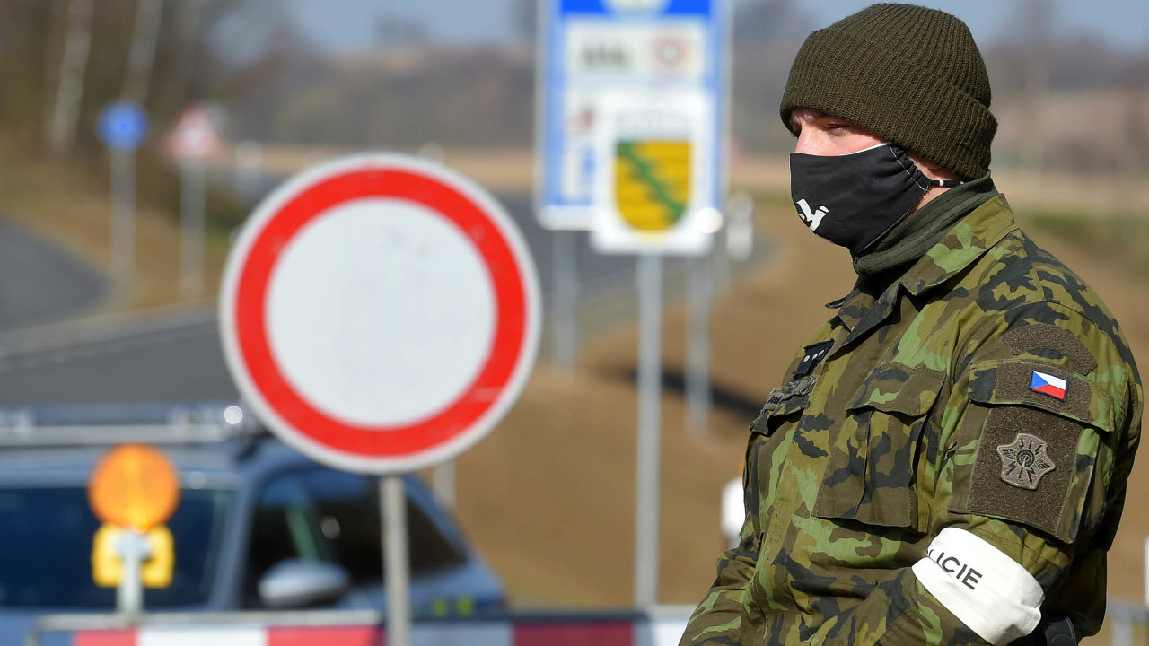 Čeští občané nesmějí jezdit přes hranice od 16. března.