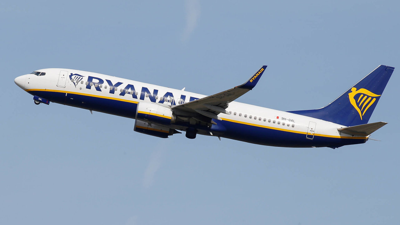 Ryanair je nejvtm nzkonkladovm leteckm pepravcem v Evrop a v roce 2016 otevel zkladnu tak na praskm letiti. Prask poboka m zhruba 80 pracovnk.