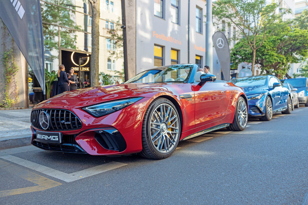 Generálním partnerem večera byl Mercedes‑Benz, který na akci přivezl své vozy.