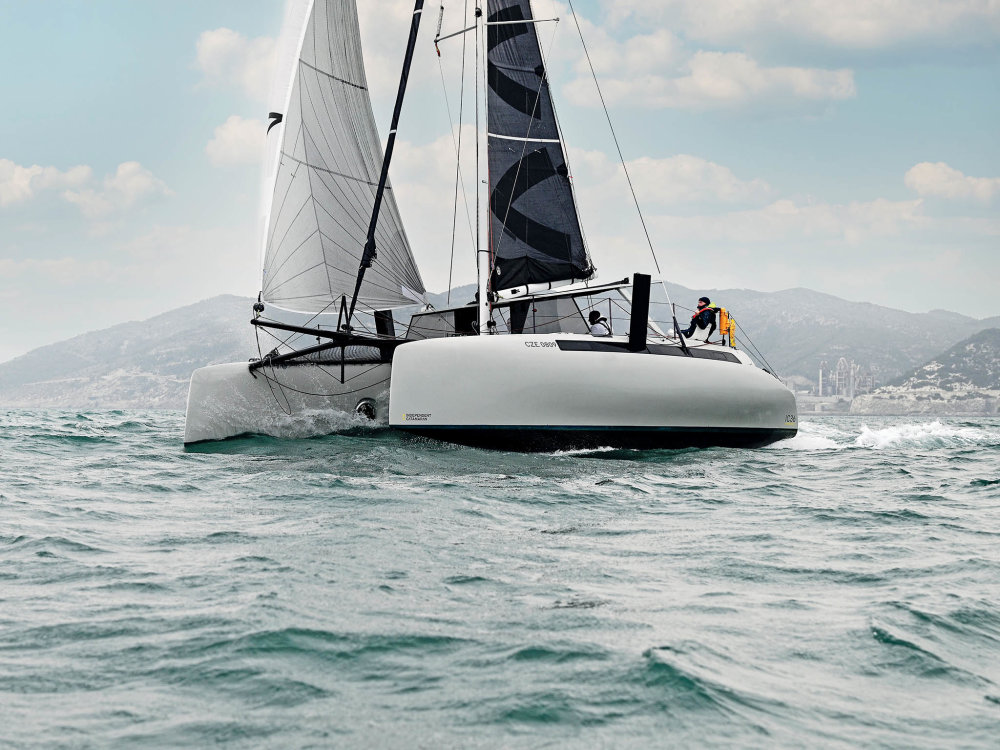 Závodní Independent Catamaran