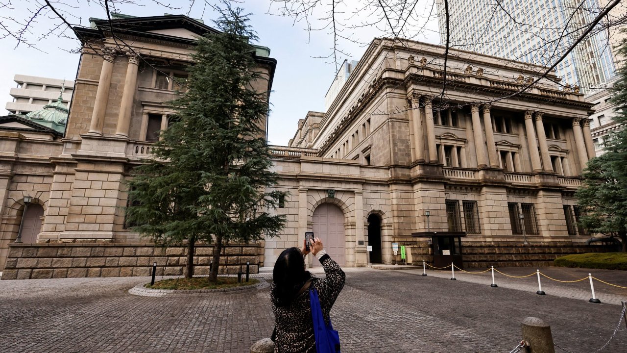 Historick budova japonsk centrln banky (Bank of Japan) v Tokiu.