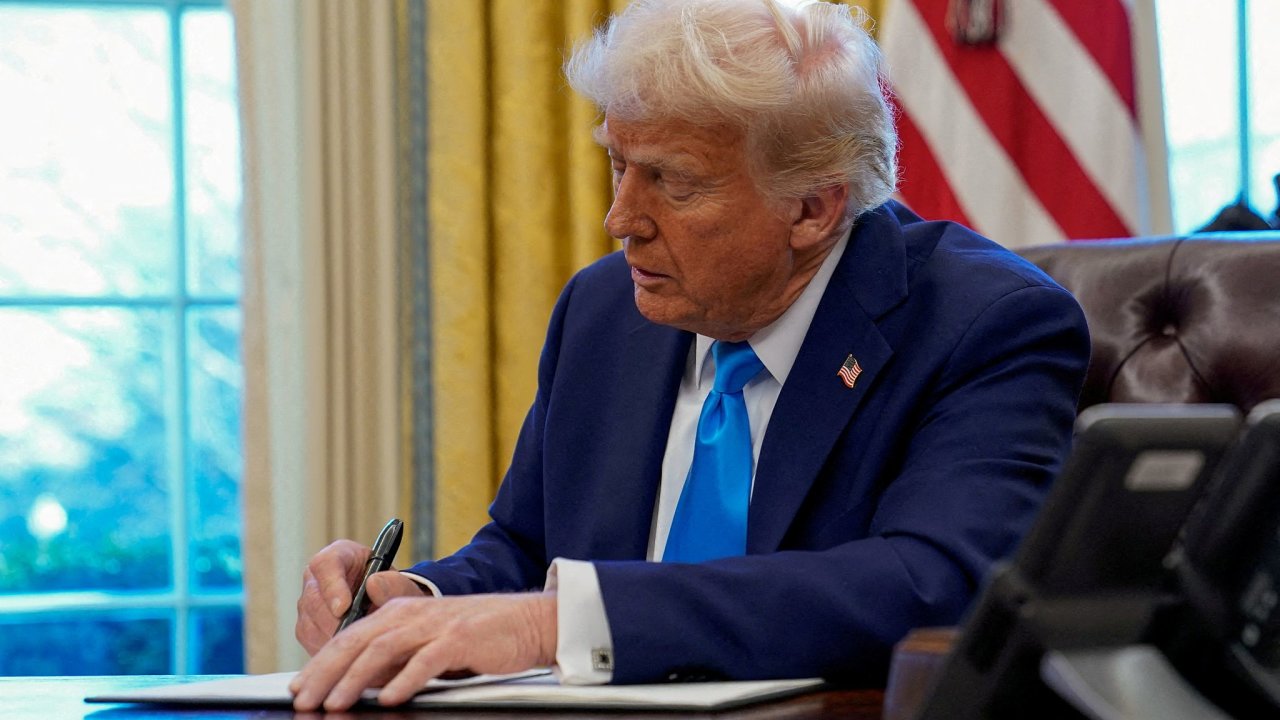 Trump podepsal exekutivn pkaz k vytvoen sttnho investinho fondu. Zat fungovat by mohl do dvancti msc.