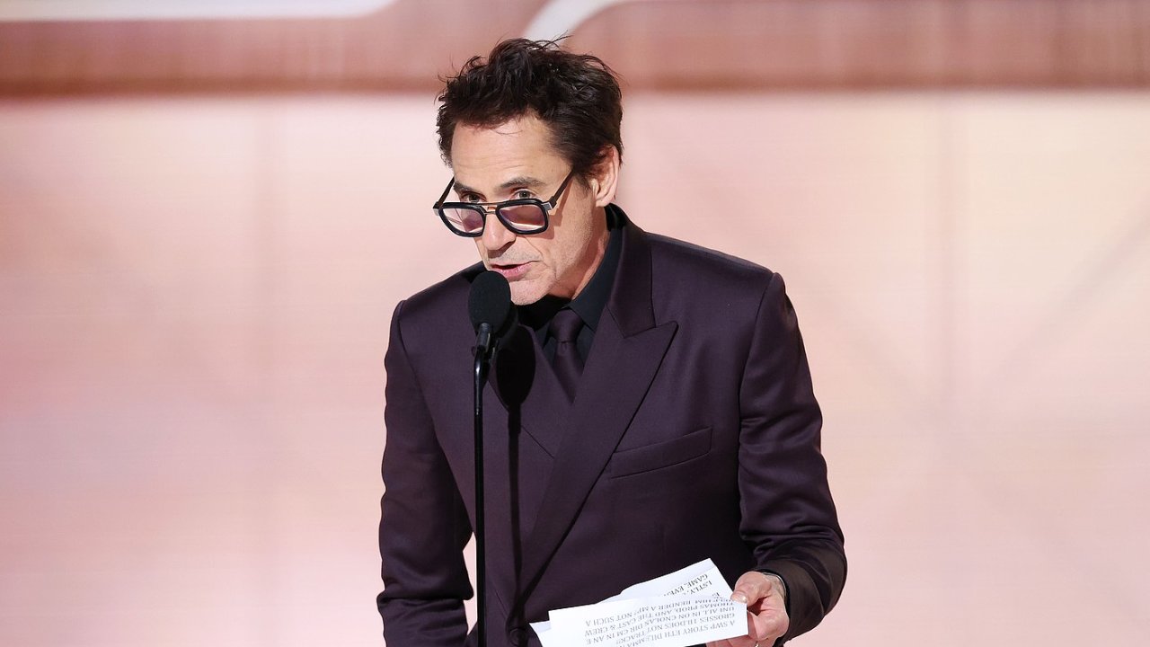 Robert Downey Jr. pebr cenu za nejlep musk hereck vkon ve vedlej roli ve filmu za film Oppenheimer na 81. ronku udlen Zlatch glb, kter se konalo v hotelu Beverly Hilton 7. ledna 2024 v Beverly Hills v Kalifornii.