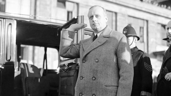 Byznysmen mezi vlky. Před 90 lety zmátl západní demokraty německý prodejce vín von Ribbentrop