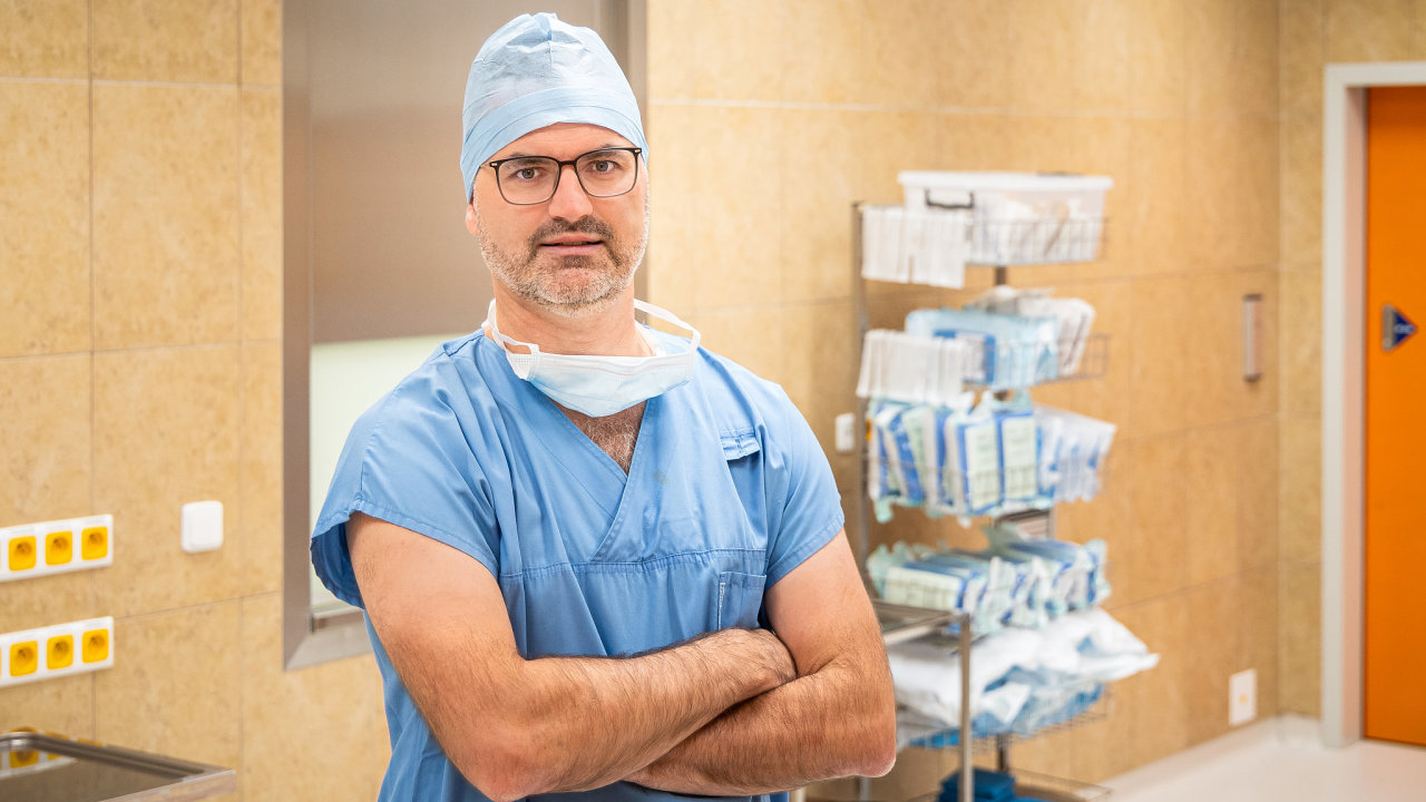 Jan N�m�ansk� vysv�tluje, �e operace o�� tvo�� naprostou v�t�inu v�ech chirurgick�ch z�krok�.