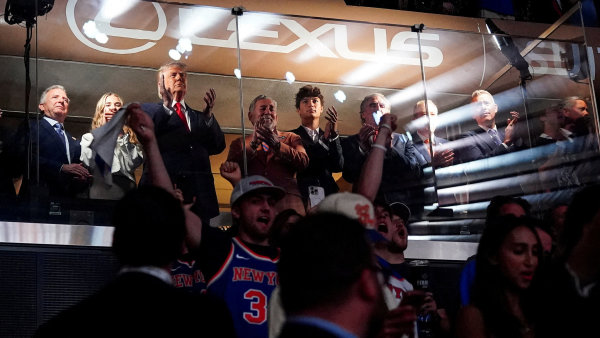 Prezident Donald Trump na z�pase fin�lov� s�rie basketbalov� NBA v newyorsk�...