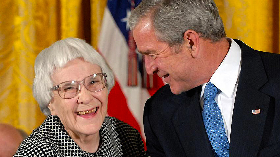Spisovatelka Harper Leeov s bvalm americkm prezidentem Georgem Bushem.