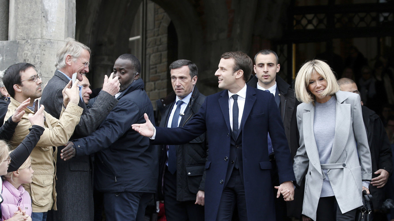 Emmanuel Macron se svou ženou