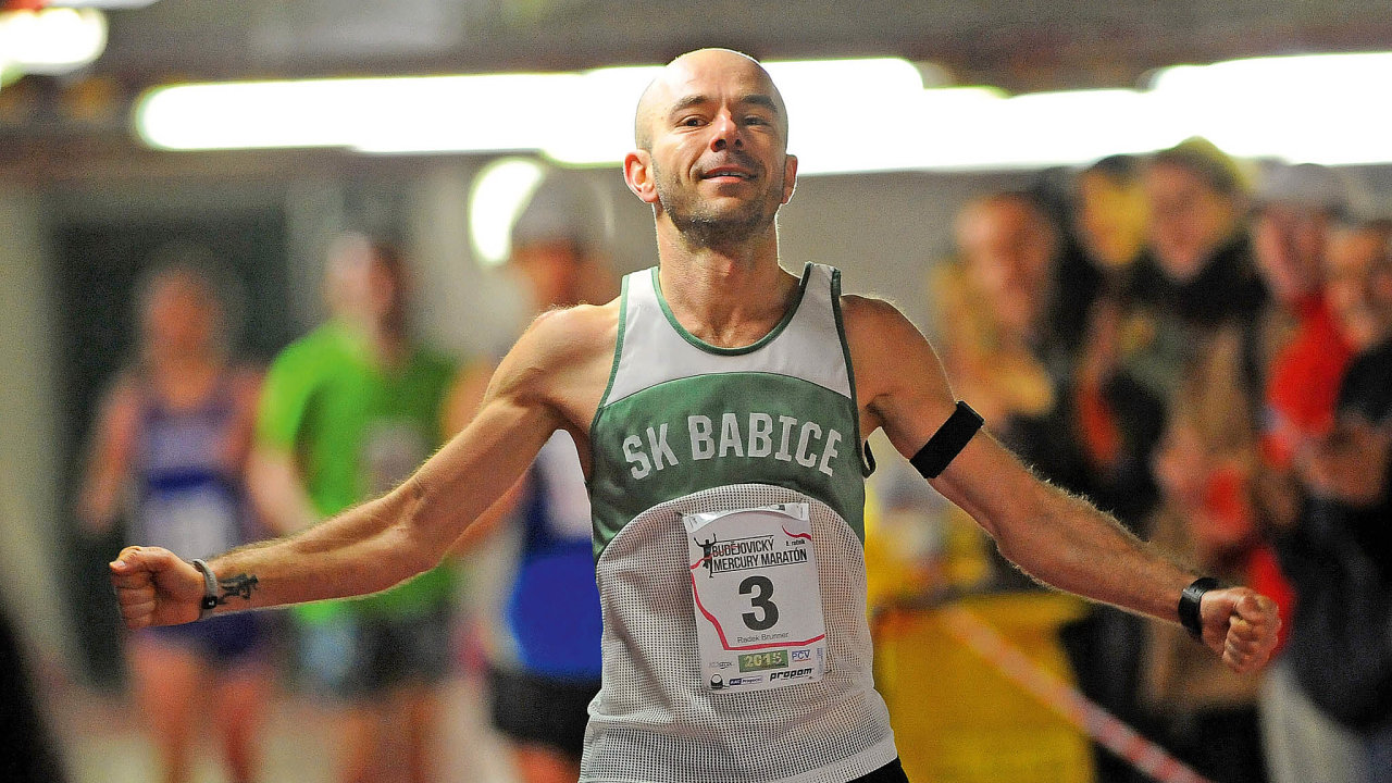 Vtzstv pi maratonu v garch obchodnho centra v roce 2015.