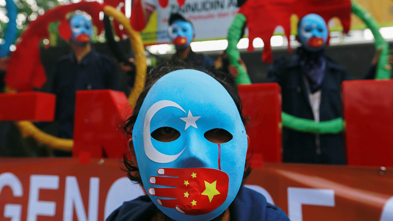 Stovky lidskoprávních skupin volají po bojkotu „genocidních her“, jak byla chystaná olympiáda v Pekingu pojmenována kvùli èínskému pronásledování ujgurských muslimù.