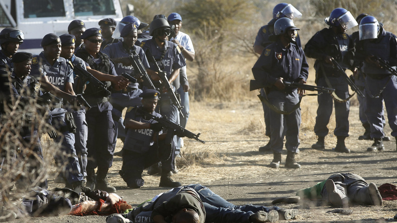 Jihoafrick policie zashla proti protestujcm hornkm stelbou.
