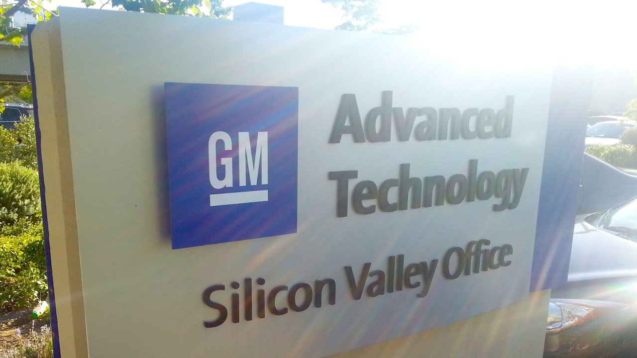 Cedule poboky GM v Palo Altu