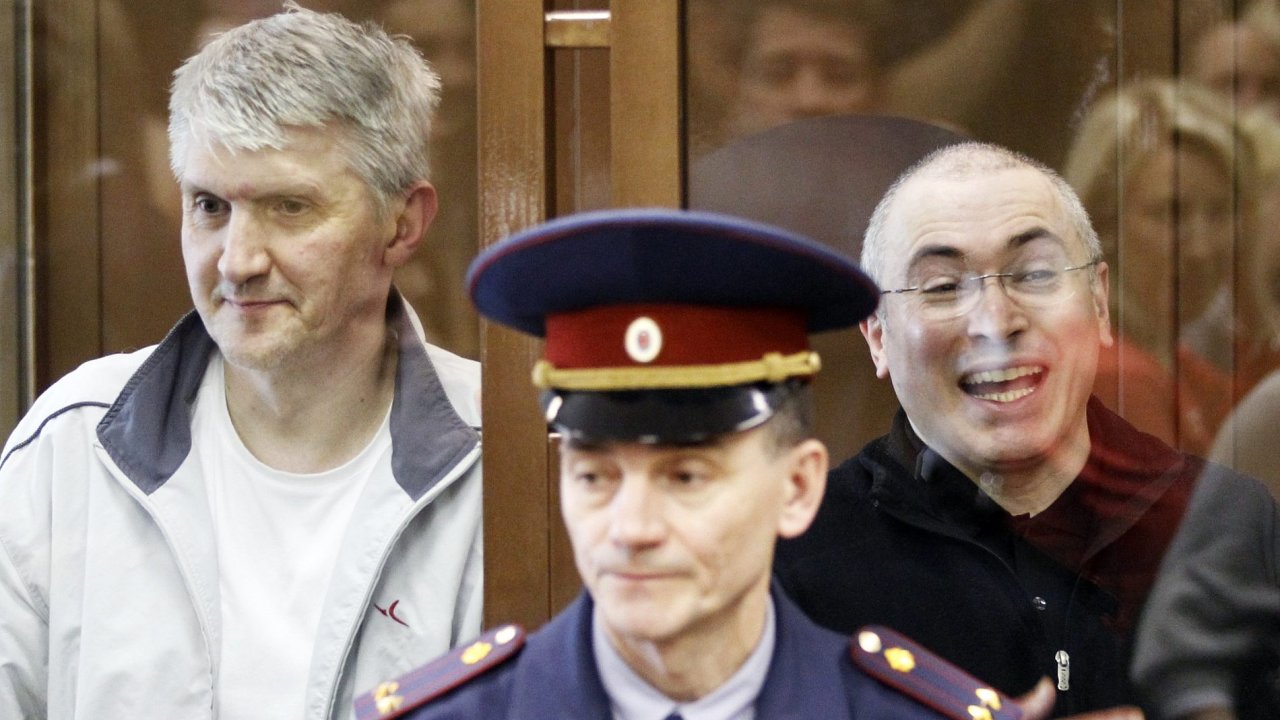 Chodorkovskij a Lebedv u soudu v Moskv