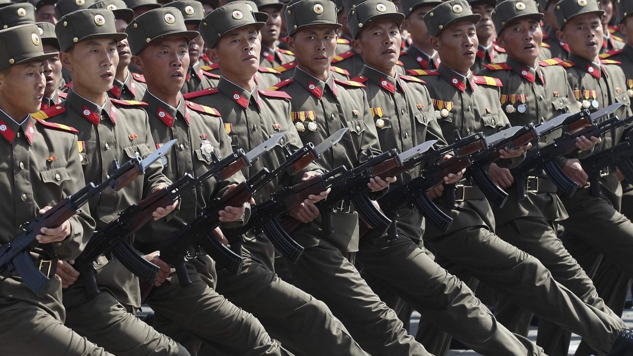 Severokorejt vojci bhem armdn pehldky