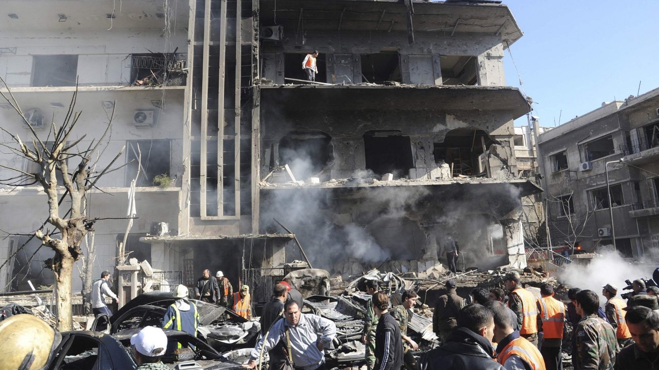 Znien budova po explozi v Damaku