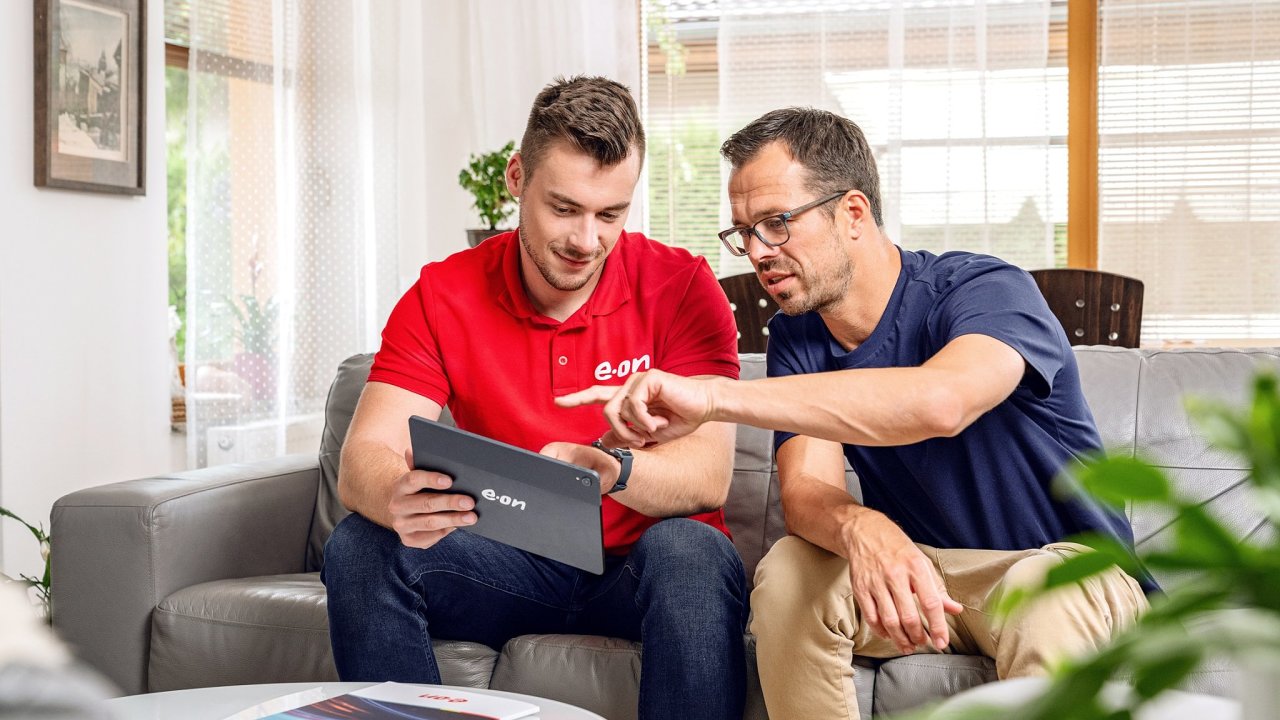 Komer�n� �l�nek