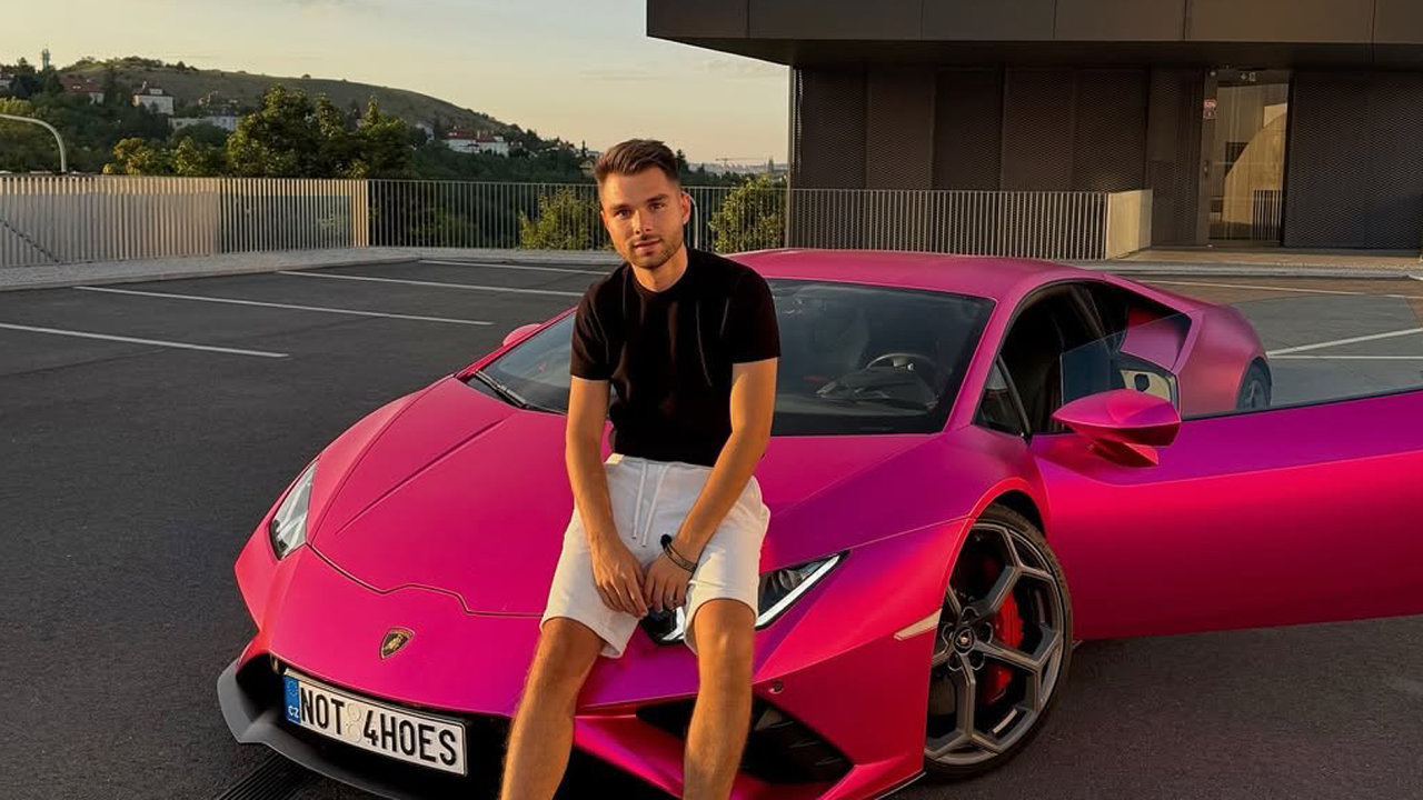 influencer Adam Kajumi