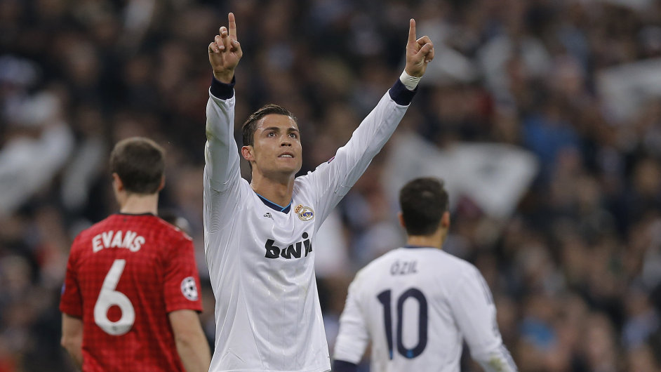 Cristiano Ronaldo se raduje z glu proti Manchesteru United