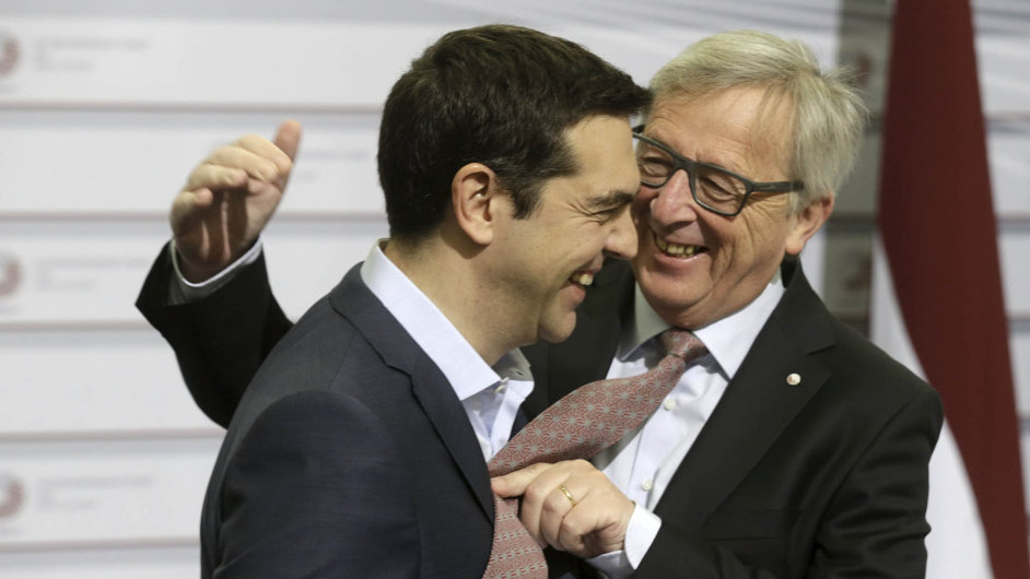 V kvtnu jsem vm jet nabzel kravatu, pane Tsiprasi. V ervnu by m u nic takovho nenapadlo. (Pedseda Evropsk komise Jean-Claude Juncker, vpravo, a eck premir Alexis Tsipras.)