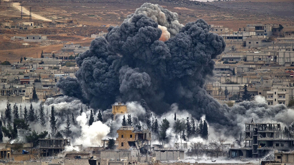 Zkoušené mìsto: Syrské Kobani je sice osvobozeno, ale také témìø znièeno boji a nálety.