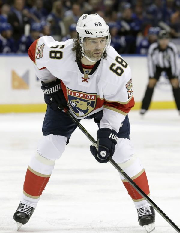 J&aacute;gr se klan&iacute; Messierovi, i kdy� ho za p&aacute;r z&aacute;pas� p�ekon&aacute;. A Gretzky? Toho nem&aacute; cenu po�&iacute;tat