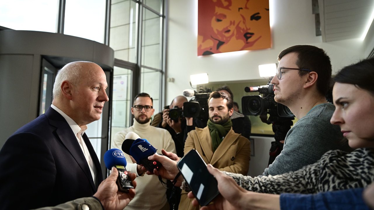 Kandidt na prezidenta Petr Pavel se setkal s protikandidtem z prvnho kola, sentorem Pavlem Fischerem, 18. ledna 2023, Praha.