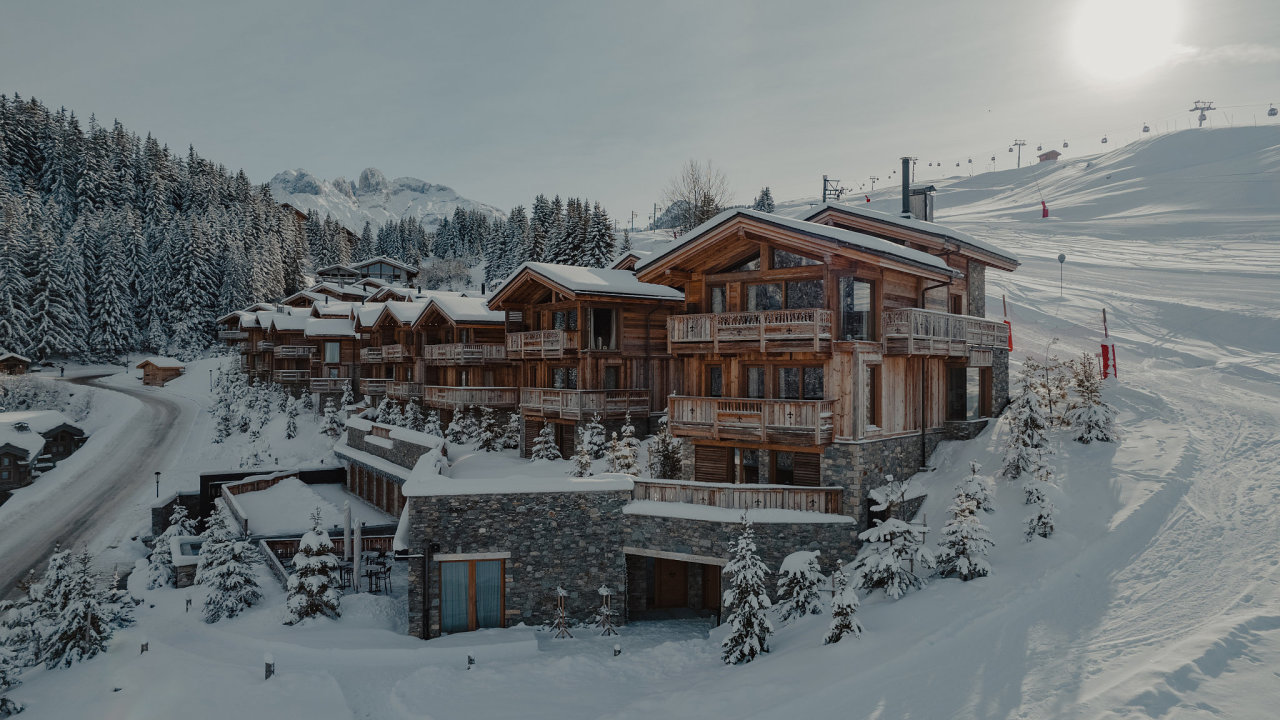 Hotel Ultima v Courchevel nabz privtn chalety, kter jsou komfortnj pro rodiny a men skupiny.