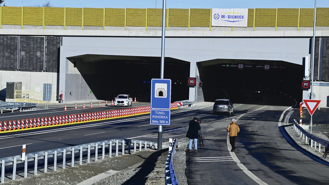 Oteven novch 28 km dlnice D3 kolem eskch Budjovic z silnho do Kaplice-ndra na eskokrumlovsku