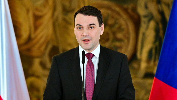 Petr Macinka se projevil jako definiční hlupák. Jeho vyhrožování prezidentovi odhaluje podstatu dnešní české politiky