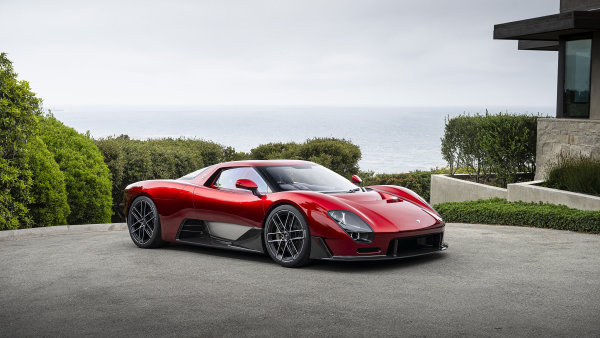 McLaren v l�t� p�edstavil model McL 6GT s manu�ln�m �azen�m. V�z je prvotinou...