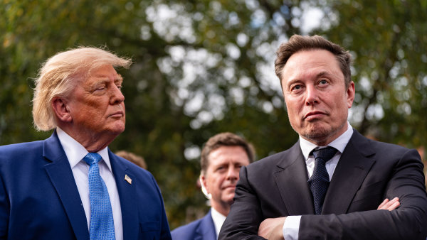 Donald Trump str�vil kladen�m ot�zek chatbotovi o sv�m prezidentstv� loni v...