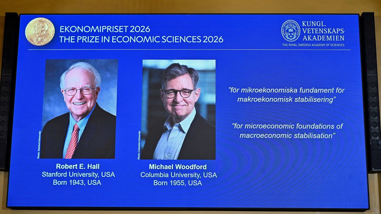 Robert E. Hall a Michael Woodford. Takto se svět dozvěděl, kdo získal letošní...